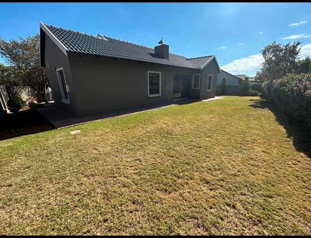 3 BEDROOM HOUSE FOR SALE IN SUMMERFIELDS ESTATE